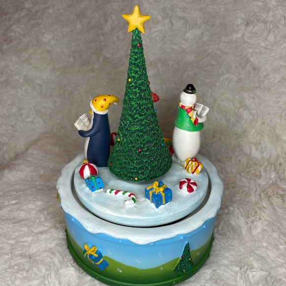 Russ Christmas 2019 Snowman,Polar Bear,and Penguin Music Box Plays Jingle Bells - Picture 4 of 7
